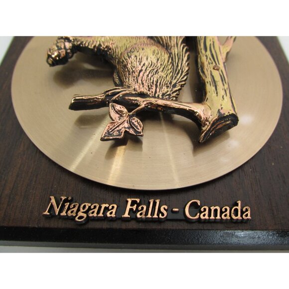 Vintage Niagara Falls Canada Squirrel Wall Plaque With Wood & Metal Design - Picture 4 of 4